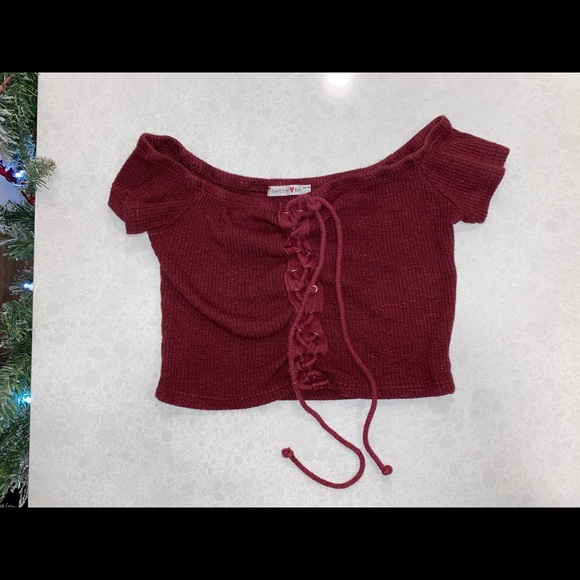 Small burgundy off the shoulder top! - Picture 1 of 2